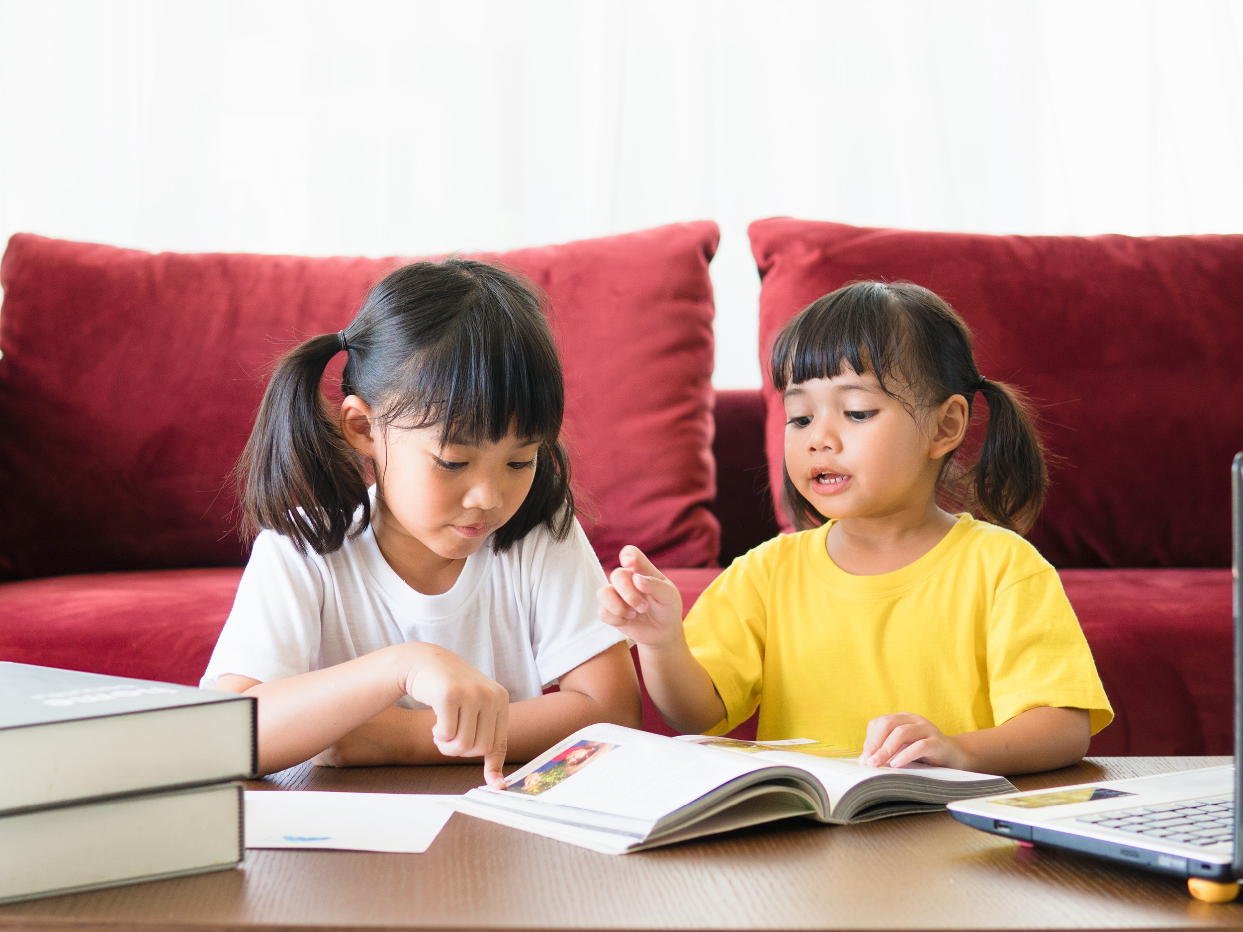 Médiathèque "L'heure des histoires" // បណ្ណាល័យពហុឯកសារ "ដំណើរទៅកាន់ពិភពរឿងនិទាន"