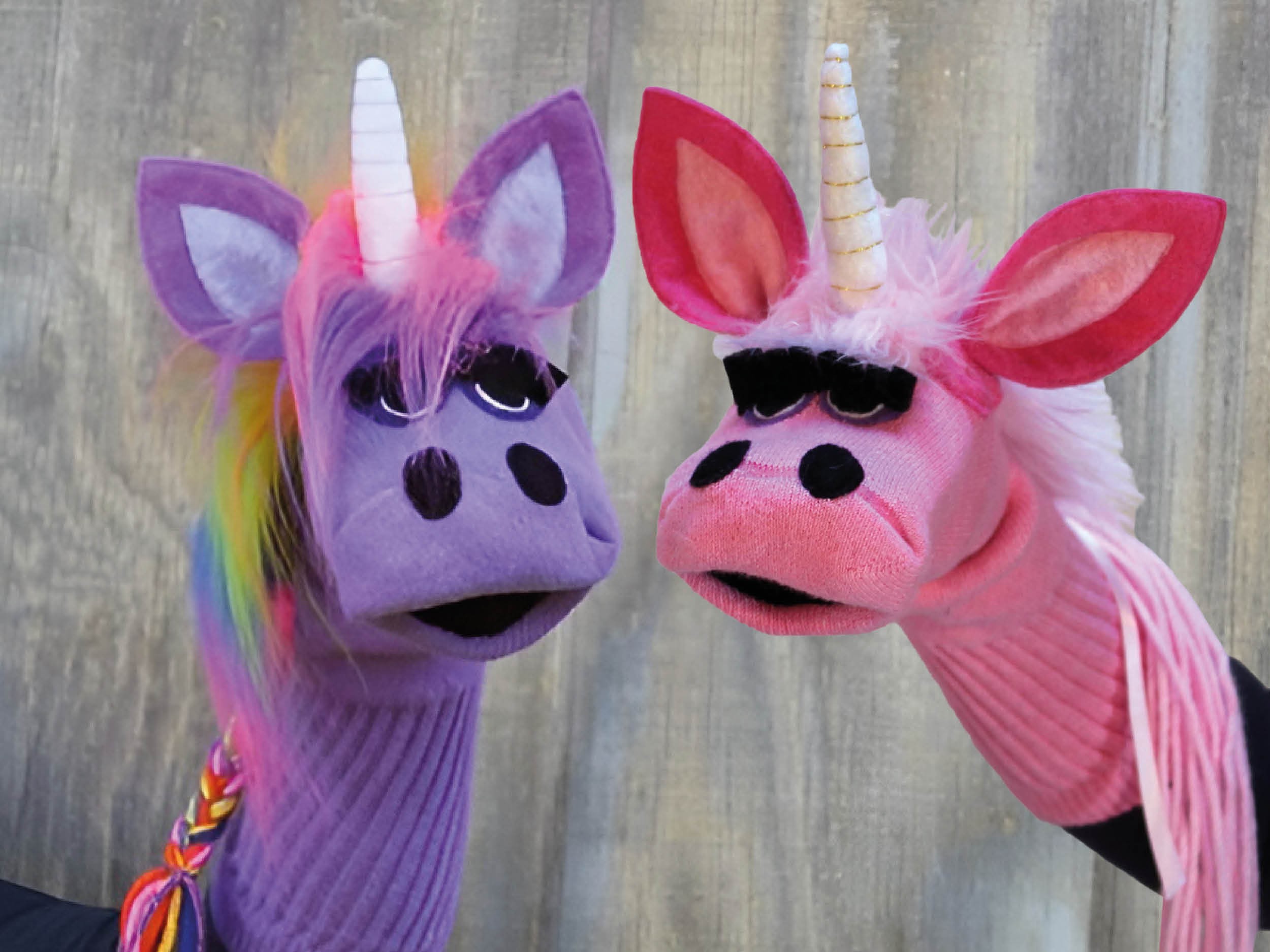 Cin'atelier "Marionnette cheval en chaussette" // សិក្ខាសាលាច្នៃប្រឌិត "ម៉ារីយ៉ូណែតសត្វសេះច្នៃពីស្រោមជើង"